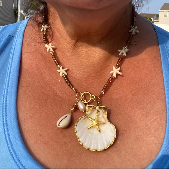 Natural Shell Gilded in Gold Leaf with a Starfish-Freshwater Pearl Boho Necklace - Picture 5 of 8